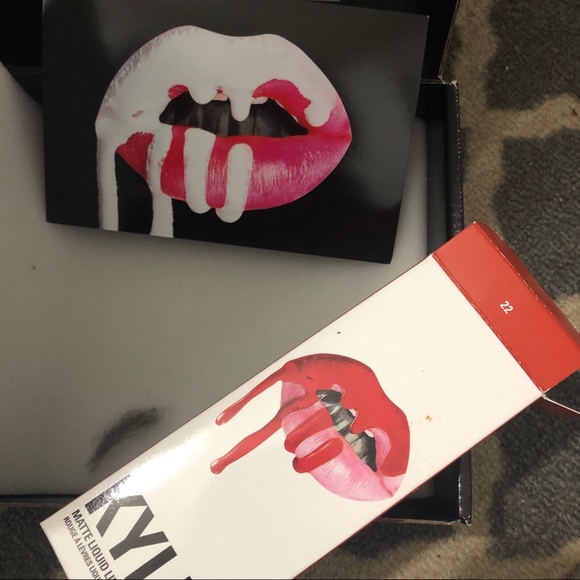 🆕 Kylie Cosmetics 22 lipsticks kit - Picture 1 of 5